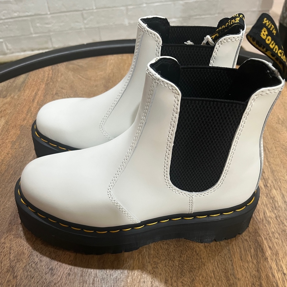 Dr. Martens White Chelsea Boots Sz 7
